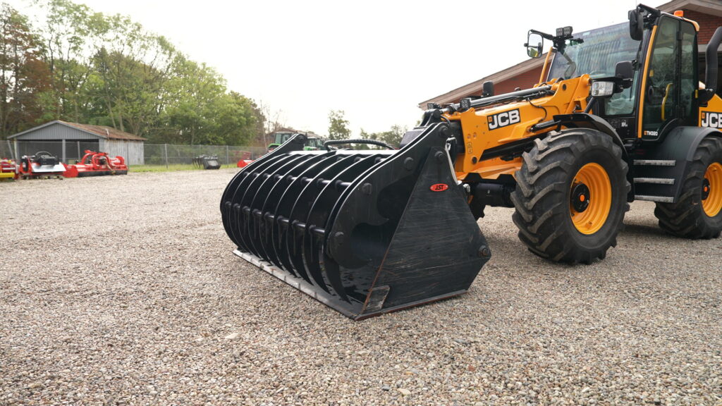JCB TM320 med JST overfaldsskovl hos Tinghøj Maskinteknik